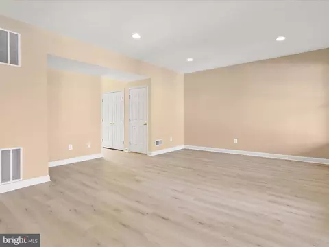 Living - 11115 Little Compton Dr, Reston, VA 20191 photo 2 of 5