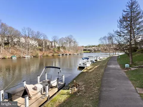 View/Area - 11115 Little Compton Dr, Reston, VA 20191 photo 2 of 10
