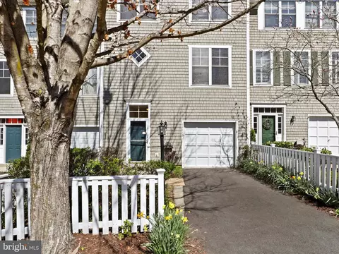 Exterior - 11115 Little Compton Dr, Reston, VA 20191 photo 2 of 8