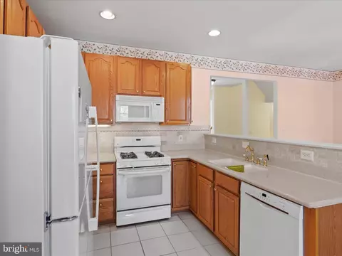 Kitchen - 11115 Little Compton Dr, Reston, VA 20191 photo 4 of 4