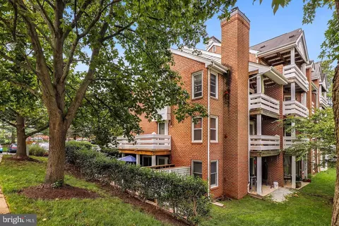 7600 M Lakeside Village Dr, Falls Church, VA 22042