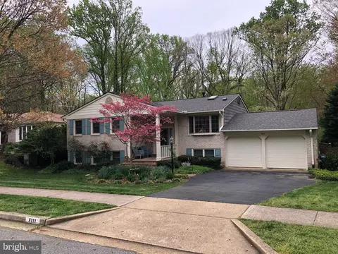 8111 Langbrook Rd, Springfield, VA 22152 photo 2