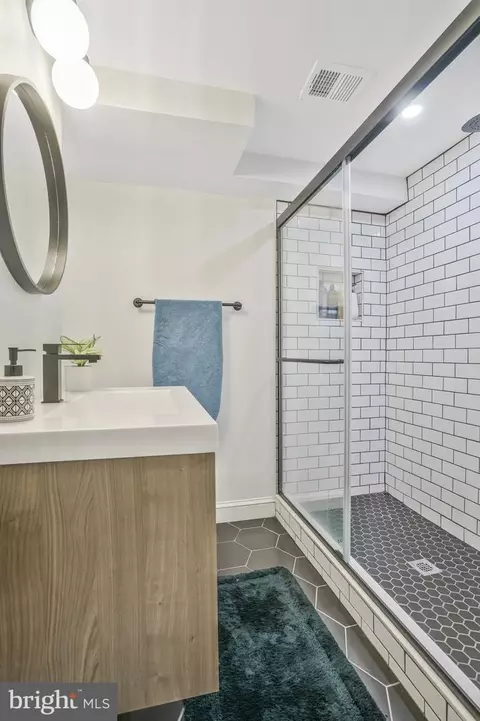 Bath - 8632 Victoria Rd, Springfield, VA 22151 photo 2 of 5