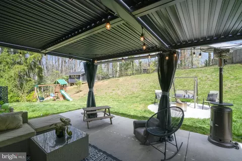 Exterior - 8632 Victoria Rd, Springfield, VA 22151 photo 11 of 14