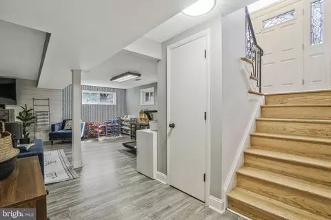 Entry Way - 8632 Victoria Rd, Springfield, VA 22151 photo 1 of 3