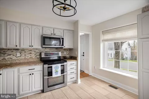 Kitchen - 1622 Stowe Rd, Reston, VA 20194 photo 2 of 2