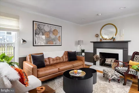 Living - 1622 Stowe Rd, Reston, VA 20194 photo 2 of 8