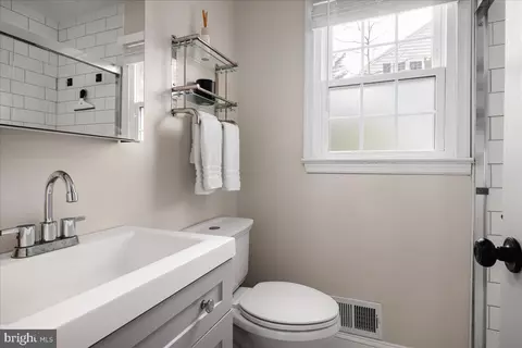 Bath - 1622 Stowe Rd, Reston, VA 20194 photo 1 of 3