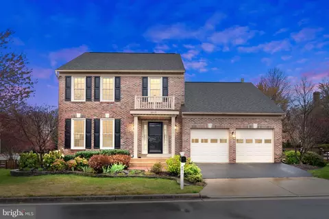 6017 Woodlake Ln, Alexandria, VA 22315