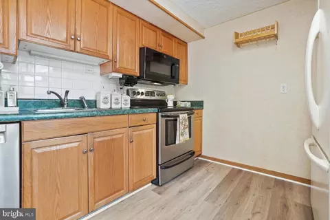 Kitchen - 2345 Old Trail Dr, Reston, VA 20191 photo 6 of 8