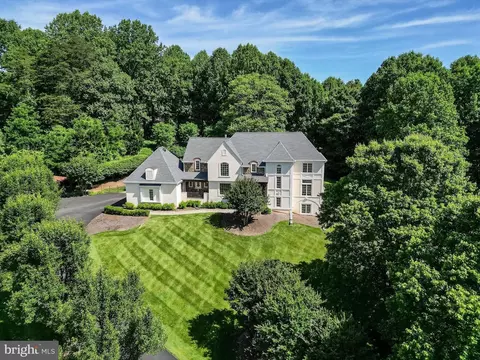1404 Wynhurst Ln, Vienna, VA 22182