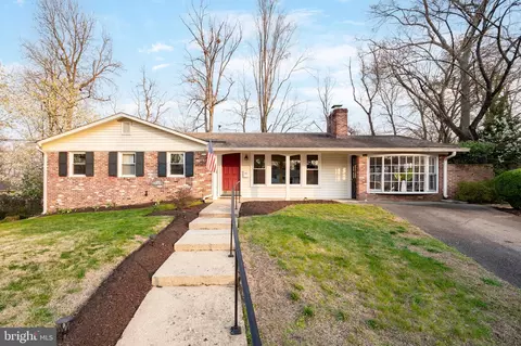 8313 Ramsgate Ct, Alexandria, VA 22309