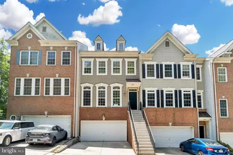 3327 Beechcliff Dr, Alexandria, VA 22306