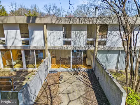 Exterior - 11585 Maple Ridge Rd, Reston, VA 20190 photo 9 of 10