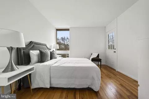 Bedroom - 11585 Maple Ridge Rd, Reston, VA 20190 photo 7 of 9