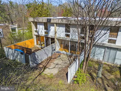 Exterior - 11585 Maple Ridge Rd, Reston, VA 20190 photo 10 of 10