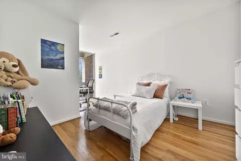 Bedroom - 11585 Maple Ridge Rd, Reston, VA 20190 photo 4 of 9