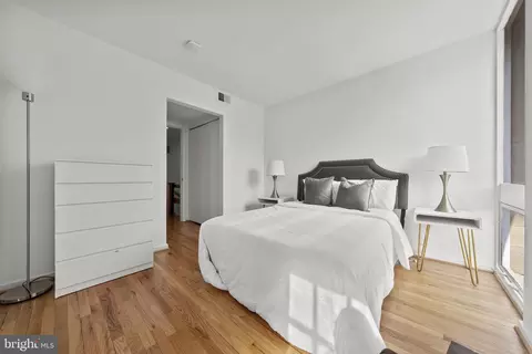 Bedroom - 11585 Maple Ridge Rd, Reston, VA 20190 photo 8 of 9
