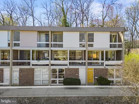 Exterior - 11585 Maple Ridge Rd, Reston, VA 20190 photo 8 of 10