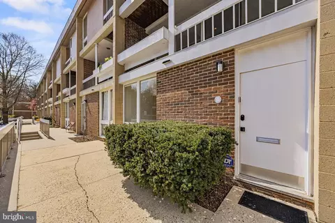 Exterior - 11585 Maple Ridge Rd, Reston, VA 20190 photo 2 of 10