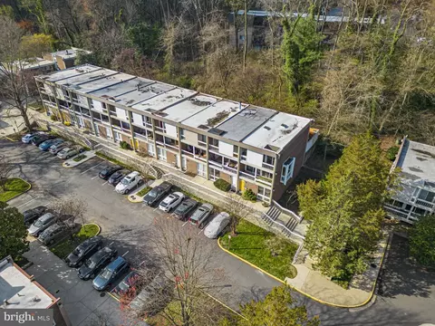 Exterior - 11585 Maple Ridge Rd, Reston, VA 20190 photo 6 of 10