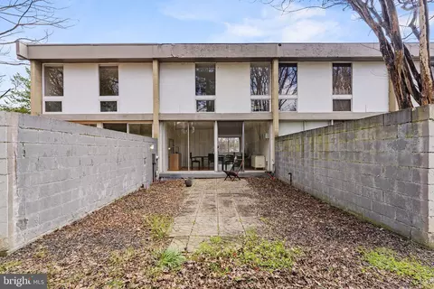 Exterior - 11585 Maple Ridge Rd, Reston, VA 20190 photo 4 of 10