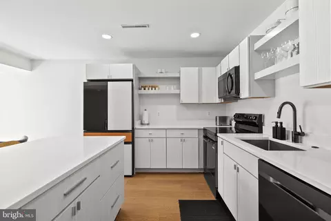 Kitchen - 11585 Maple Ridge Rd, Reston, VA 20190 photo 2 of 4