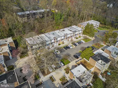 View/Area - 11585 Maple Ridge Rd, Reston, VA 20190 photo 2 of 2