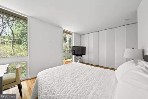 Bedroom - 11585 Maple Ridge Rd, Reston, VA 20190 photo 3 of 9