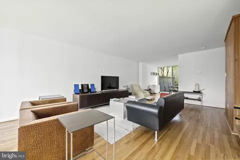 Living - 11585 Maple Ridge Rd, Reston, VA 20190 photo 3 of 4