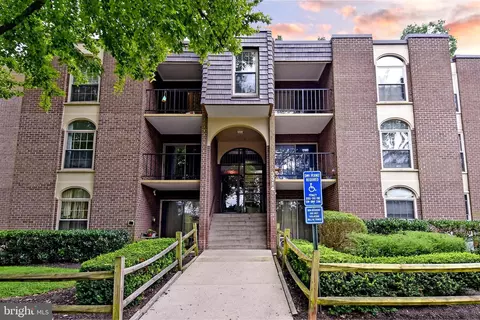 3314 Woodburn Village Dr #21, Annandale, VA 22003