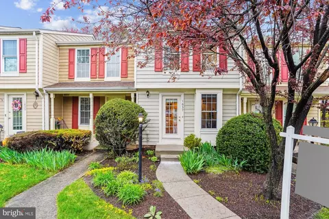1637 Fieldthorn Dr, Reston, VA 20194