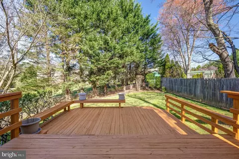 Exterior - 6920 Chelsea Rd, Mclean, VA 22101 photo 5 of 15