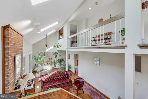 Entry Way - 6920 Chelsea Rd, Mclean, VA 22101 photo 4 of 7