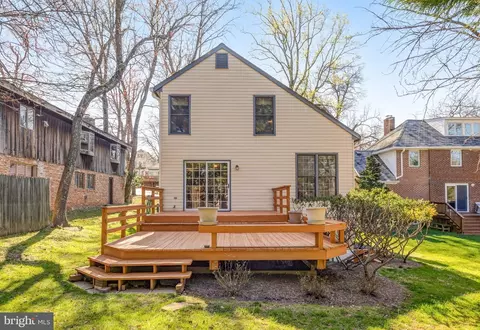 Exterior - 6920 Chelsea Rd, Mclean, VA 22101 photo 8 of 15