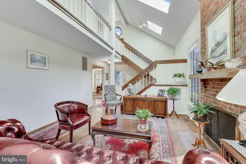 Living - 6920 Chelsea Rd, Mclean, VA 22101 photo 1 of 1