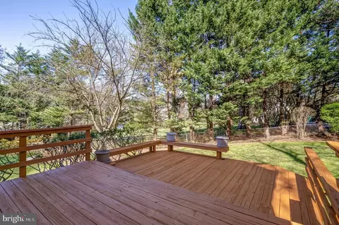 Exterior - 6920 Chelsea Rd, Mclean, VA 22101 photo 4 of 15