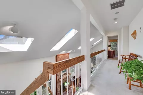 Entry Way - 6920 Chelsea Rd, Mclean, VA 22101 photo 5 of 7