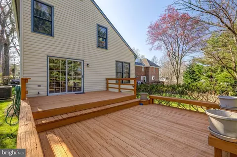 Exterior - 6920 Chelsea Rd, Mclean, VA 22101 photo 6 of 15