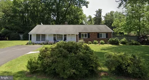 2335 Trott Ave, Vienna, VA 22181