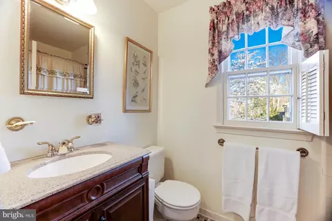 1175 Swinks Mill Rd, Mclean, VA 22102 photo 17