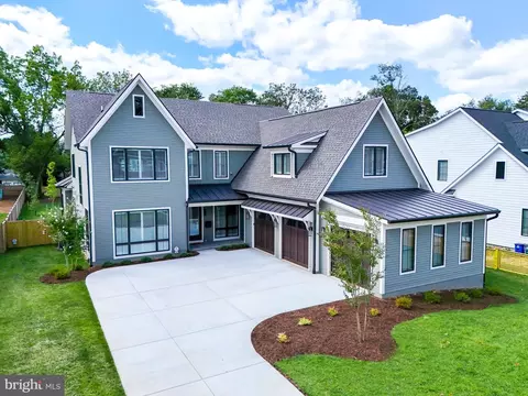 626 Hillcrest Dr SW, Vienna, VA 22180