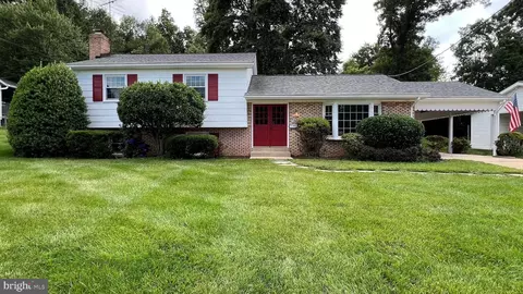 6210 Thornwood Dr, Alexandria, VA 22310