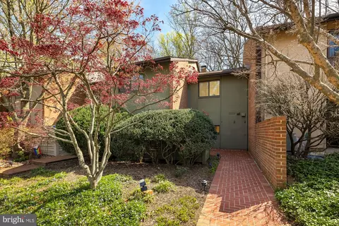 11713 Indian Ridge Rd, Reston, VA 20191