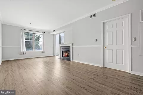 Living - 1645 International Dr #211, Mclean, VA 22102 photo 2 of 4