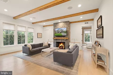 Living - 1714 Forest Ln, Mclean, VA 22101 photo 2 of 7