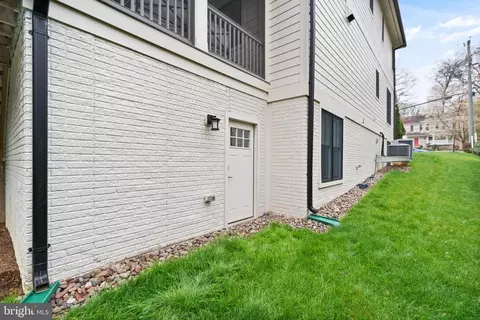Exterior - 1714 Forest Ln, Mclean, VA 22101 photo 16 of 17