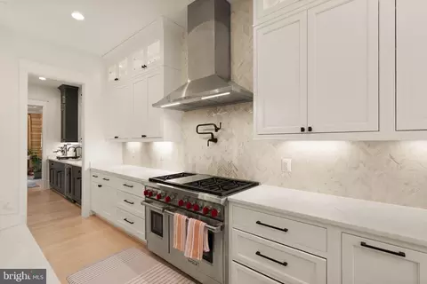 Kitchen - 1714 Forest Ln, Mclean, VA 22101 photo 4 of 9