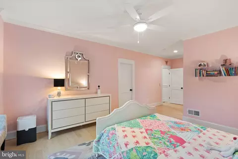 Bedroom - 1714 Forest Ln, Mclean, VA 22101 photo 10 of 12
