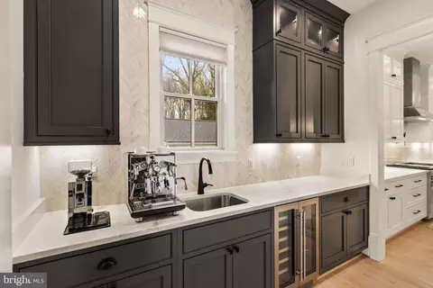 Kitchen - 1714 Forest Ln, Mclean, VA 22101 photo 8 of 9